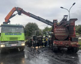 Einsatz: Fahrzeugbrand-Arbeitsmaschine (B2)